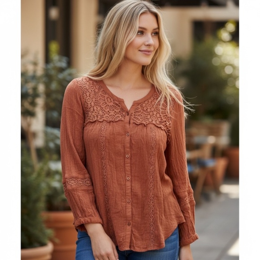 AEO Embroidered Sierra Lace Top Small.